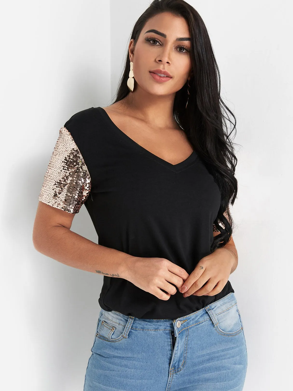 Custom V-Neck Sequins Embellished Short Sleeve T-Shirts