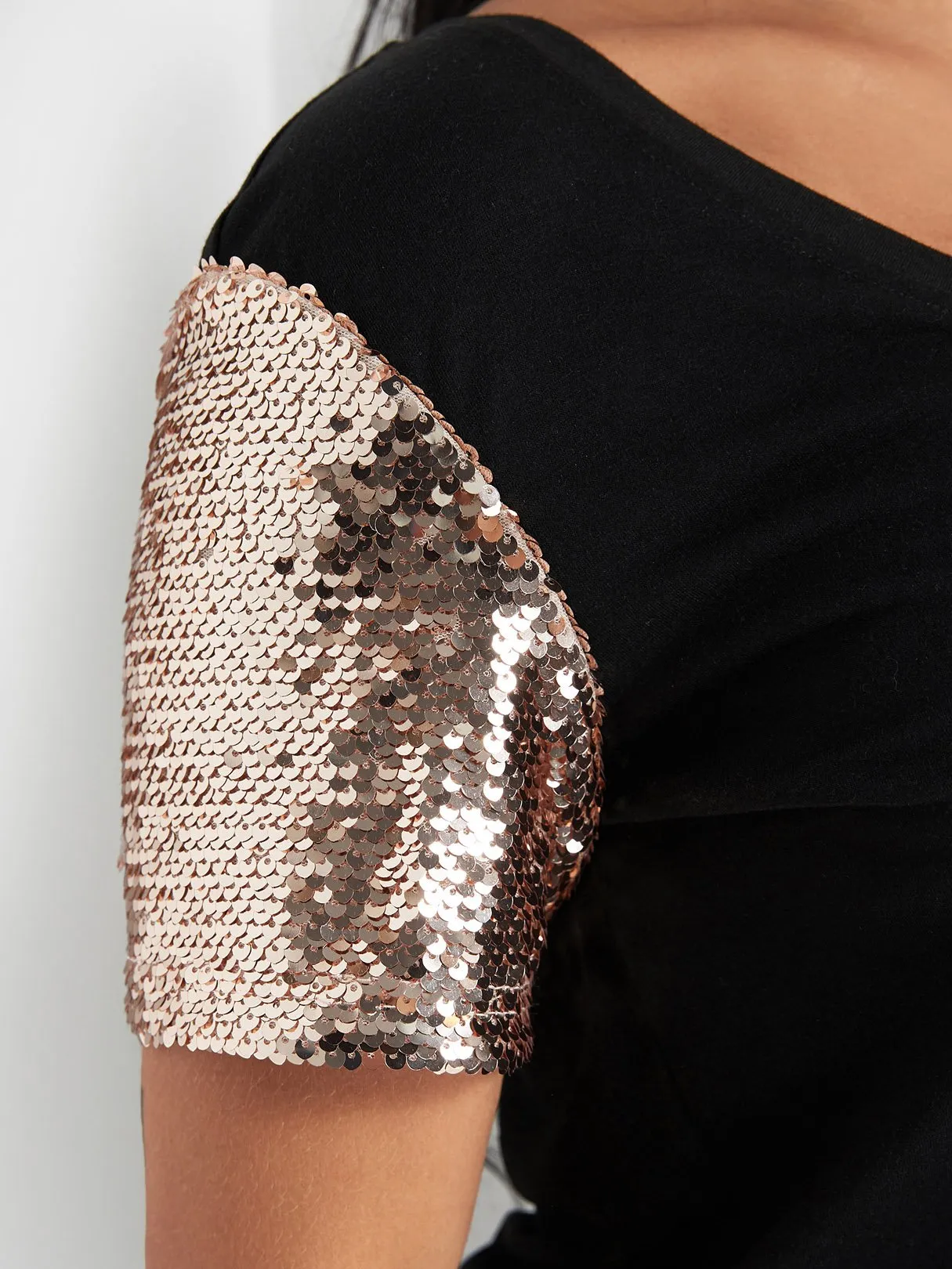 Custom V-Neck Sequins Embellished Short Sleeve T-Shirts