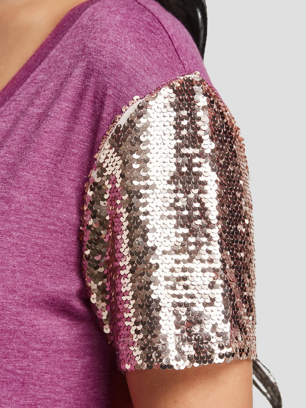 Custom V-Neck Sequins Embellished Short Sleeve T-Shirts